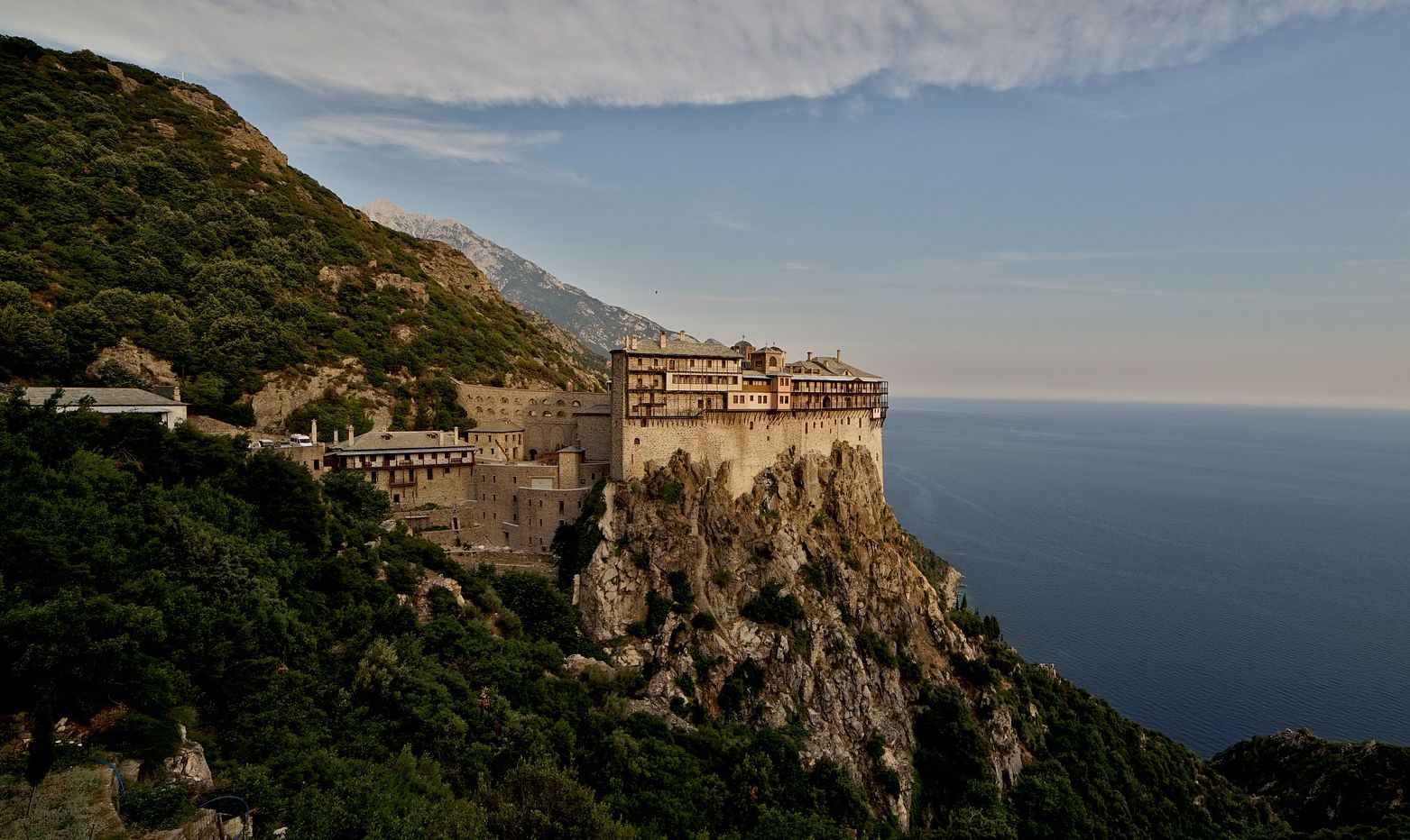 Foto Kloster Simonopetra, griechisch-orthodoxes Kloster am Berg Athos, Griechenland in der Abendsonne